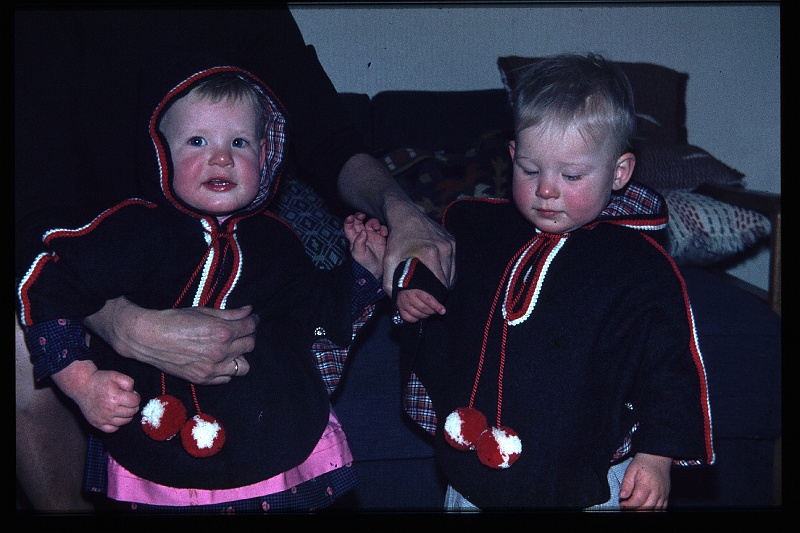 11.Delft dec 1964 Mama,Brigitte,Marion.JPG